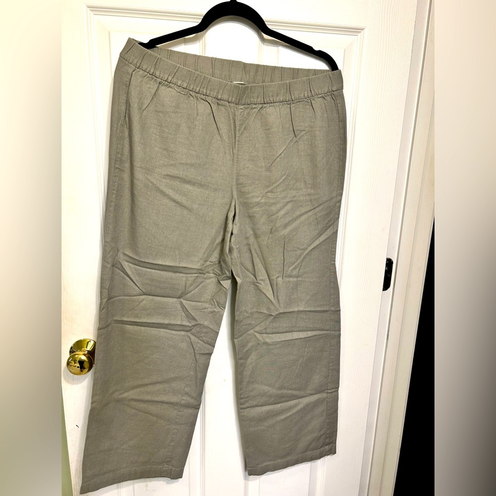 EuC Olive green Linen Capri Medium Tall